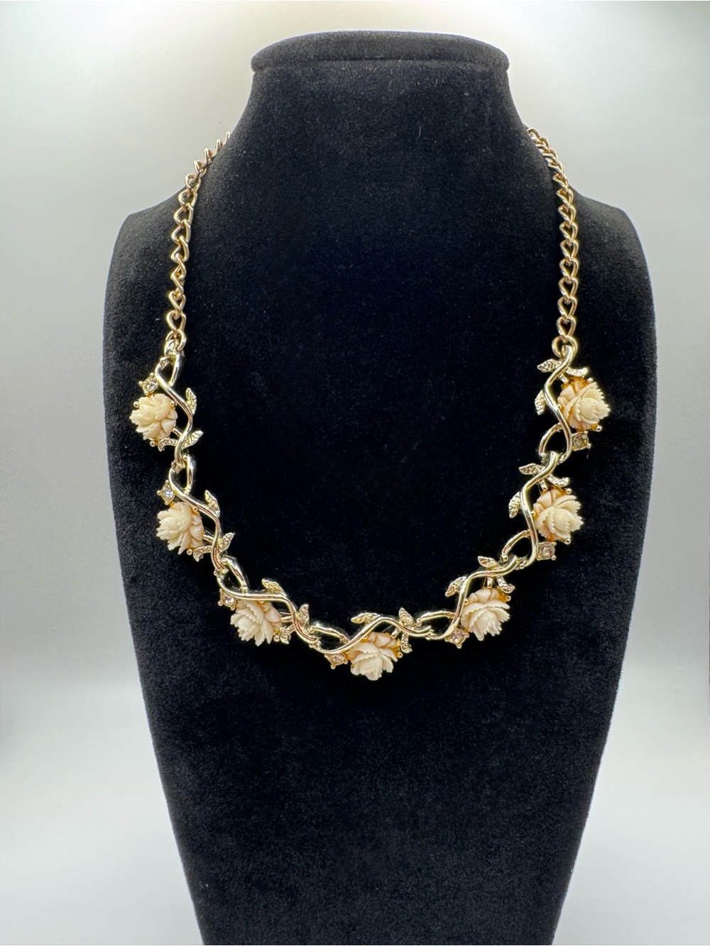 Vintage Emmons Gold-Tone Carved Floral Necklace